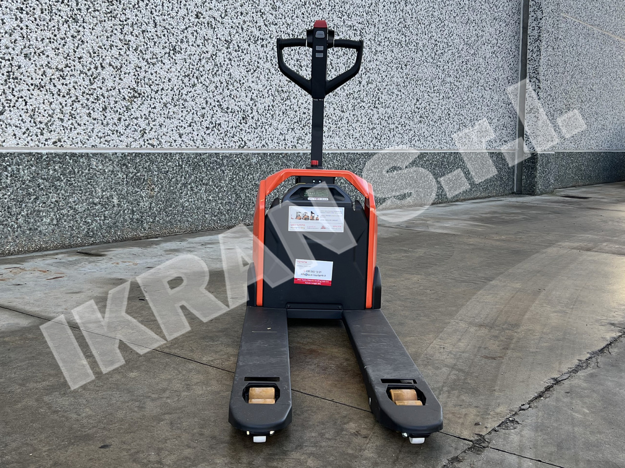 Toyota BT Tyro LHE130 - 팔레트 트럭 : 사진 3 Toyota BT Tyro LHE130 - 팔레트 트럭 : 사진 3