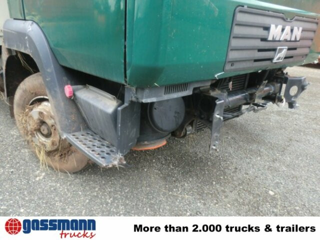 MAN L33 8.180 C 4x2, Unfallfahrzeug mit - 박스 트럭 : 사진 4 MAN L33 8.180 C 4x2, Unfallfahrzeug mit - 박스 트럭 : 사진 4