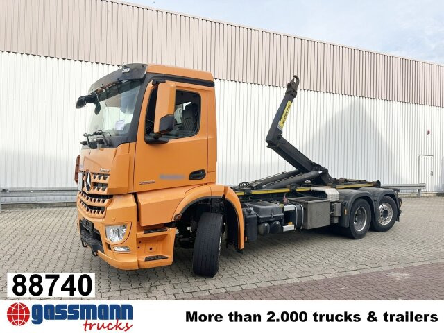 Mercedes-Benz Arocs 2552 L 6x2, Lenk-/Liftachse - 후크 리프트 트럭 : 사진 1 Mercedes-Benz Arocs 2552 L 6x2, Lenk-/Liftachse - 후크 리프트 트럭 : 사진 1