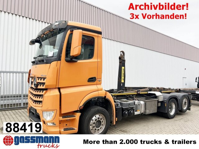 Mercedes-Benz Arocs 2552 L 6x2, Lenk-/Liftachse - 후크 리프트 트럭 : 사진 1 Mercedes-Benz Arocs 2552 L 6x2, Lenk-/Liftachse - 후크 리프트 트럭 : 사진 1