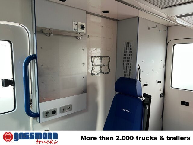 Mercedes-Benz Sprinter 313 CDI 4x2, Rettungswagen - 패널 밴 : 사진 4 Mercedes-Benz Sprinter 313 CDI 4x2, Rettungswagen - 패널 밴 : 사진 4