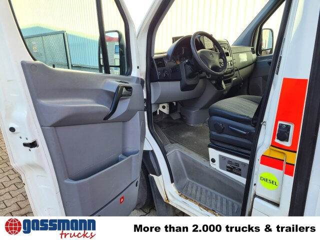 Mercedes-Benz Sprinter 316 KA 4x2, Rettungswagen - 패널 밴 : 사진 4 Mercedes-Benz Sprinter 316 KA 4x2, Rettungswagen - 패널 밴 : 사진 4