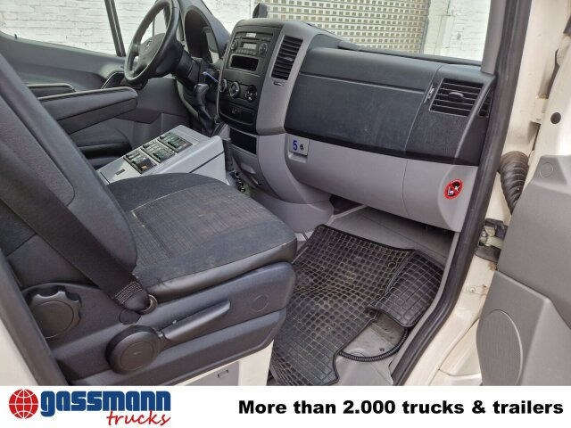Mercedes-Benz Sprinter 516 CDI 4x2, Rettungswagen - 패널 밴 : 사진 4 Mercedes-Benz Sprinter 516 CDI 4x2, Rettungswagen - 패널 밴 : 사진 4
