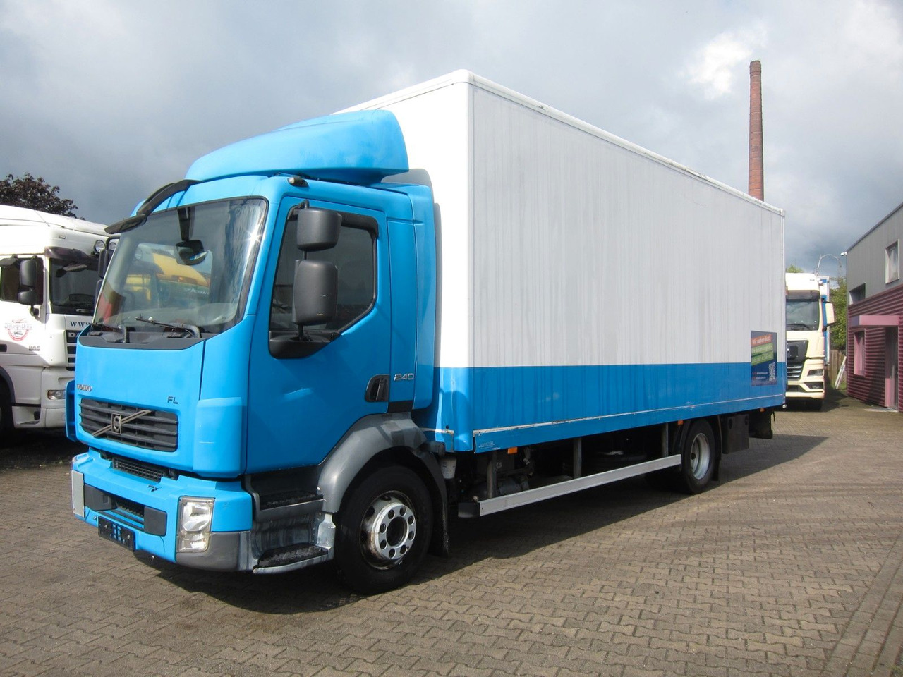 Volvo FL 240 12T Koffer KBW Manual - 박스 트럭 : 사진 2 Volvo FL 240 12T Koffer KBW Manual - 박스 트럭 : 사진 2