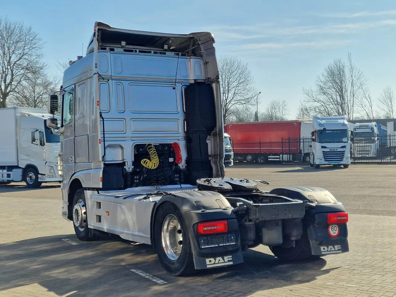 DAF XF 440 SpaceCab 4x2 - Full spoiler - Alloy wheels - Air horn - Light bar - 트랙터 유닛 : 사진 5 DAF XF 440 SpaceCab 4x2 - Full spoiler - Alloy wheels - Air horn - Light bar - 트랙터 유닛 : 사진 5