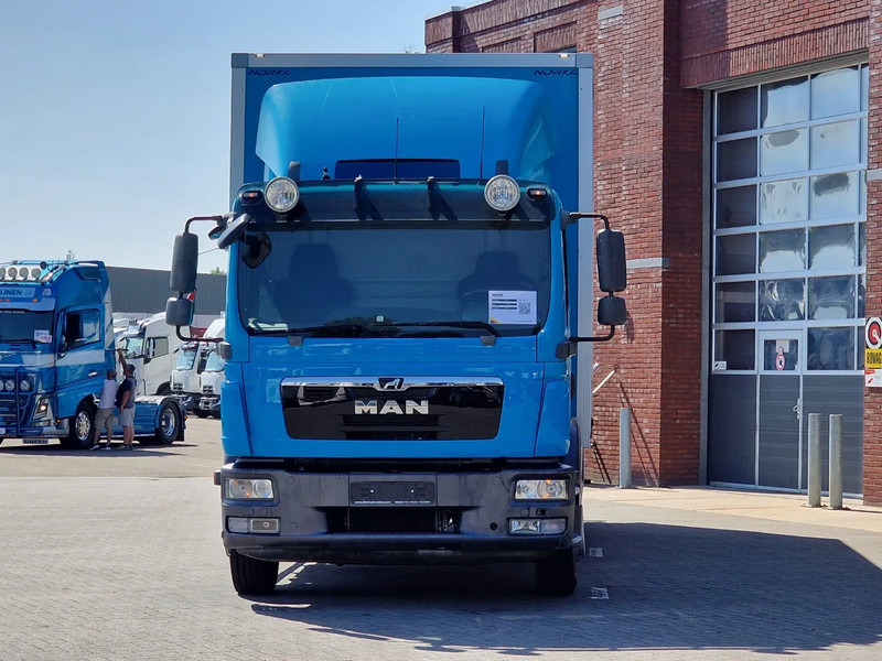 MAN TGM 15.250 4x2 - Box truck with sidedoors - Loadlift - Euro 5 - Automatic - Camera - 박스 트럭 : 사진 2 MAN TGM 15.250 4x2 - Box truck with sidedoors - Loadlift - Euro 5 - Automatic - Camera - 박스 트럭 : 사진 2