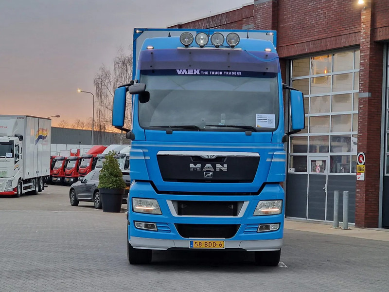 MAN TGX 26.440 6x2*4 - 3 deck Livestock - Water & Ventilation - Manual gearbox - Steering axle - 가축 트럭 : 사진 3 MAN TGX 26.440 6x2*4 - 3 deck Livestock - Water & Ventilation - Manual gearbox - Steering axle - 가축 트럭 : 사진 3