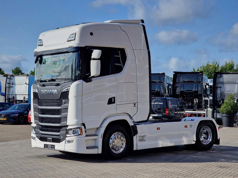 Scania 590S V8 NGS Highline 4x2 - New - Facelift - Full spec - Retarder - Leather - Full air - 트랙터 유닛 : 사진 3 Scania 590S V8 NGS Highline 4x2 - New - Facelift - Full spec - Retarder - Leather - Full air - 트랙터 유닛 : 사진 3