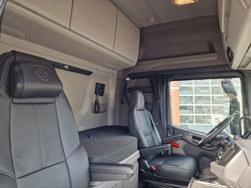 트랙터 유닛 Scania 590S V8 NGS Highline 4x2 - New - Retarder - Leather - Alloy wheels Led - Navi - NEW! : 사진 16 트랙터 유닛 Scania 590S V8 NGS Highline 4x2 - New - Retarder - Leather - Alloy wheels Led - Navi - NEW! : 사진 16