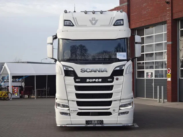 Scania 590S V8 NGS Highline 4x2 - New - Retarder - Leather - Alloy wheels Led - Navi - NEW! - 트랙터 유닛 : 사진 2 Scania 590S V8 NGS Highline 4x2 - New - Retarder - Leather - Alloy wheels Led - Navi - NEW! - 트랙터 유닛 : 사진 2
