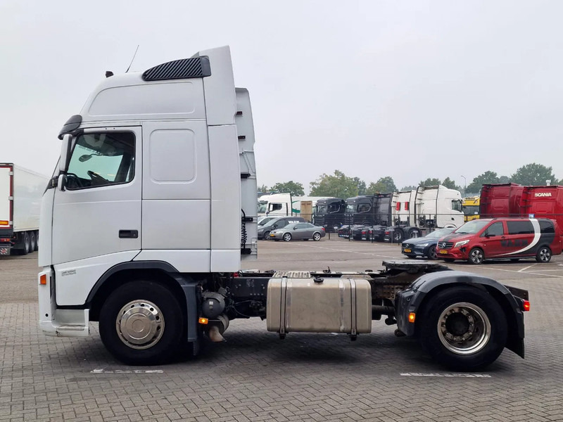 Volvo FH 13.440 Globetrotter XL 4x2 - Manual gearbox - Euro 5 - Low KM - 트랙터 유닛 : 사진 4 Volvo FH 13.440 Globetrotter XL 4x2 - Manual gearbox - Euro 5 - Low KM - 트랙터 유닛 : 사진 4