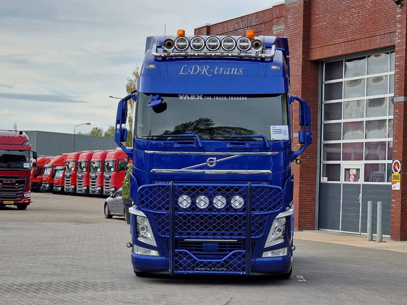 Volvo FH 13.500 Globetrotter 4x2 - Full air - Bull bar - Leather - Fridge - Lightbar - 트랙터 유닛 : 사진 2 Volvo FH 13.500 Globetrotter 4x2 - Full air - Bull bar - Leather - Fridge - Lightbar - 트랙터 유닛 : 사진 2