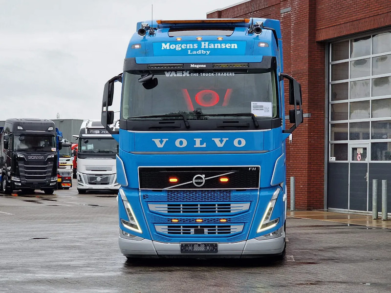 Volvo FH 13.500 Globetrotter 6x2 - I Save - PTO/hydraulics - Full air - Custom interior - 트랙터 유닛 : 사진 2 Volvo FH 13.500 Globetrotter 6x2 - I Save - PTO/hydraulics - Full air - Custom interior - 트랙터 유닛 : 사진 2