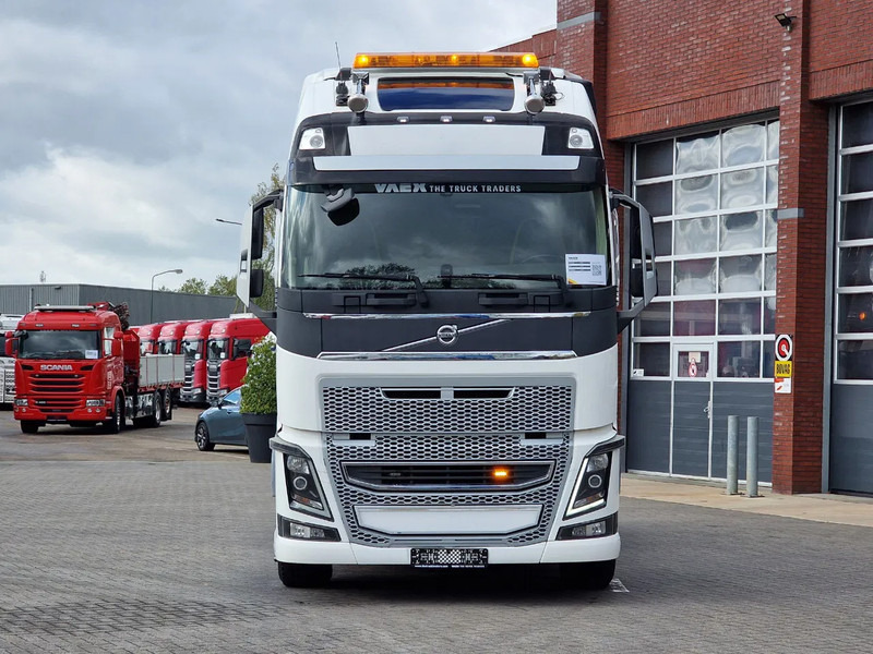 Volvo FH 16.750 Globetrotter XL 6x4 - Retarder - HUB Reduction - Low KM - Euro 5 - 트랙터 유닛 : 사진 2 Volvo FH 16.750 Globetrotter XL 6x4 - Retarder - HUB Reduction - Low KM - Euro 5 - 트랙터 유닛 : 사진 2