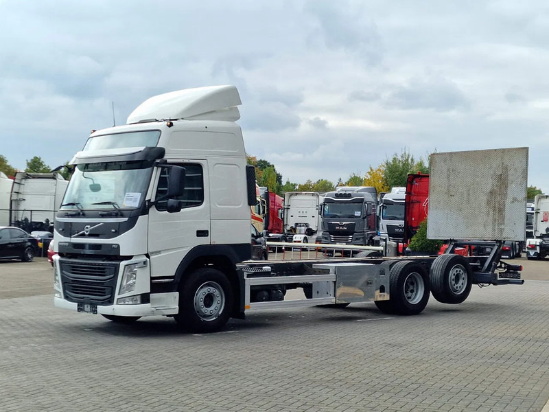Volvo FM 380 Globetrotter 6x2 Chassis - Loadlift - 4.90 WB - Full air - Low KM - 캡 새시 트럭 : 사진 3 Volvo FM 380 Globetrotter 6x2 Chassis - Loadlift - 4.90 WB - Full air - Low KM - 캡 새시 트럭 : 사진 3