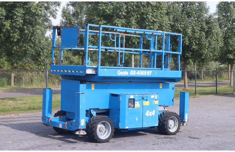 Genie GS-4069 RT | DIESEL | 14 METER - 시저 리프트 : 사진 3 Genie GS-4069 RT | DIESEL | 14 METER - 시저 리프트 : 사진 3