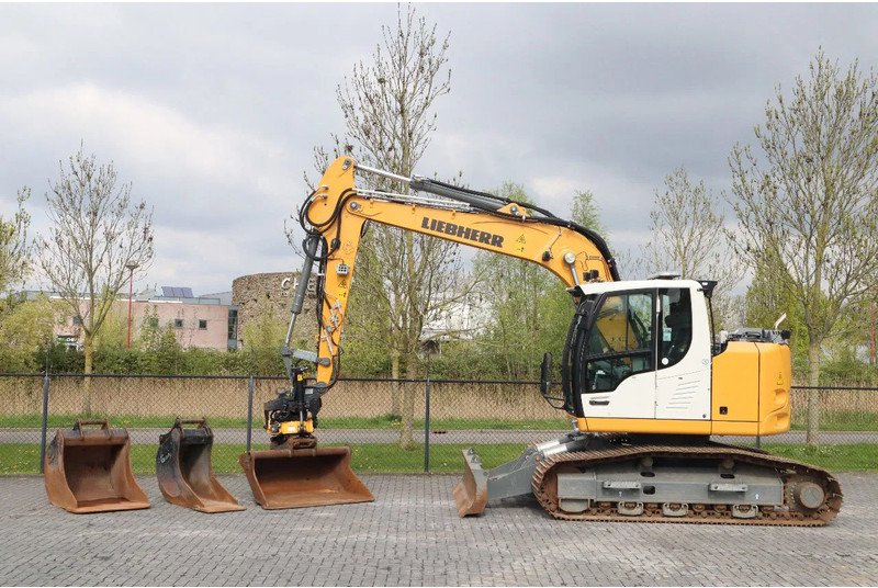Liebherr R914 COMPACT S | ROTOTILT | 3X BUCKET | DOZERBLADE - 크롤러 굴삭기 : 사진 1 Liebherr R914 COMPACT S | ROTOTILT | 3X BUCKET | DOZERBLADE - 크롤러 굴삭기 : 사진 1