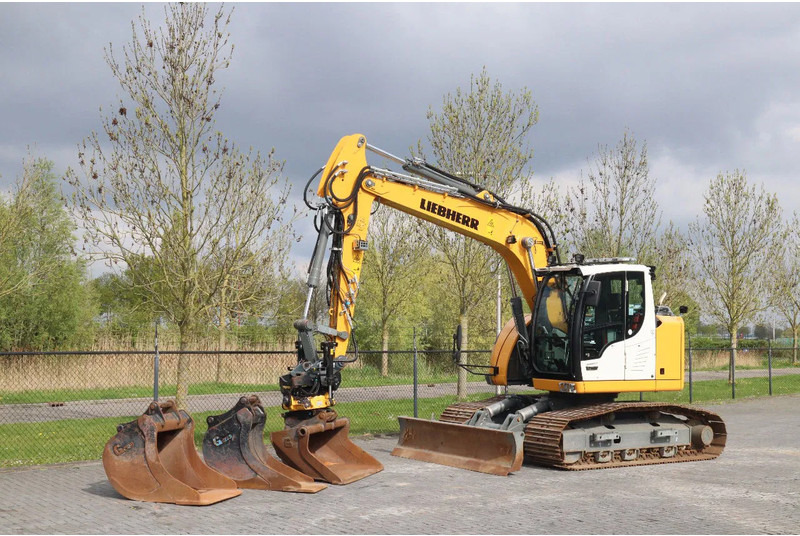 Liebherr R914 COMPACT S | ROTOTILT | 3X BUCKET | DOZERBLADE - 크롤러 굴삭기 : 사진 2 Liebherr R914 COMPACT S | ROTOTILT | 3X BUCKET | DOZERBLADE - 크롤러 굴삭기 : 사진 2