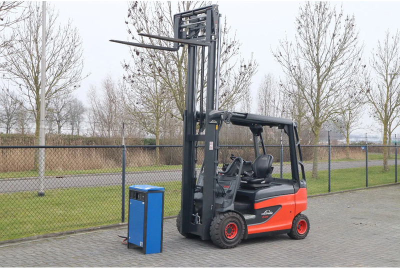 Linde E25 R-01 ROADSTER | DEMO | SIDESHIFT | FORK SPREADERS - 전기 지게차 : 사진 2 Linde E25 R-01 ROADSTER | DEMO | SIDESHIFT | FORK SPREADERS - 전기 지게차 : 사진 2
