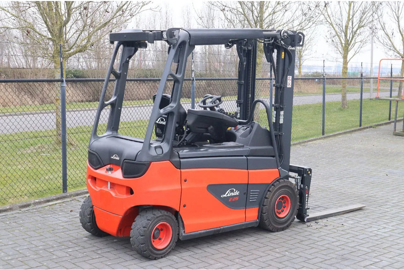 Linde E25 R-01 ROADSTER | DEMO | SIDESHIFT | FORK SPREADERS - 전기 지게차 : 사진 5 Linde E25 R-01 ROADSTER | DEMO | SIDESHIFT | FORK SPREADERS - 전기 지게차 : 사진 5