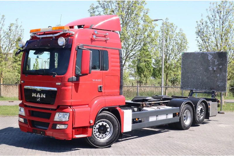 MAN TGS 26.360 | 6X2 | BDF | ONLY 80.000 KM! | EURO 5 - 캡 새시 트럭 : 사진 1 MAN TGS 26.360 | 6X2 | BDF | ONLY 80.000 KM! | EURO 5 - 캡 새시 트럭 : 사진 1