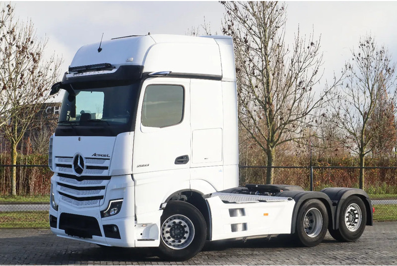 Mercedes-Benz Actros 2553 | 6X2 | 33.000 KM! | RETARDER | EURO 6 | FULL AIR - 트랙터 유닛 : 사진 1 Mercedes-Benz Actros 2553 | 6X2 | 33.000 KM! | RETARDER | EURO 6 | FULL AIR - 트랙터 유닛 : 사진 1