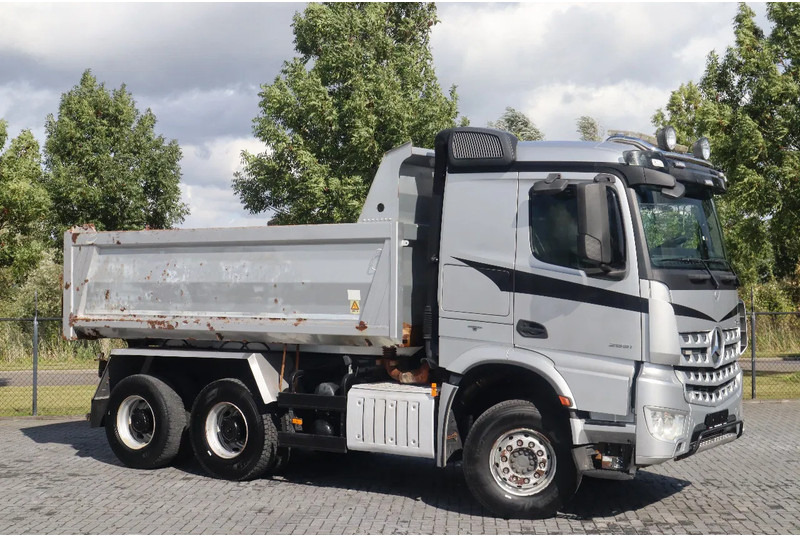Mercedes-Benz Arocs 2651 | 6X4 | RETARDER | BIG AXLES | EURO 6 - 덤프트럭 : 사진 3 Mercedes-Benz Arocs 2651 | 6X4 | RETARDER | BIG AXLES | EURO 6 - 덤프트럭 : 사진 3
