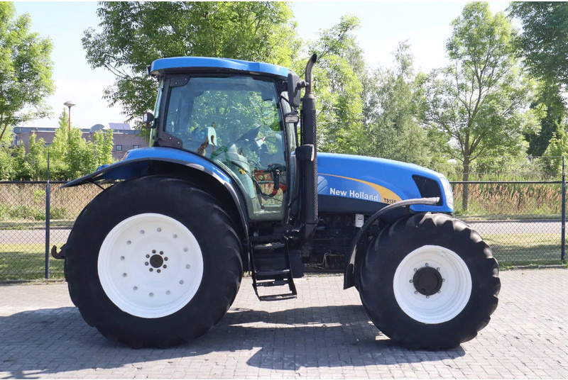 New Holland TS135A | 40 KM/H | 4X4 | SUPERSTEER - 장궤형 트랙터 : 사진 4 New Holland TS135A | 40 KM/H | 4X4 | SUPERSTEER - 장궤형 트랙터 : 사진 4
