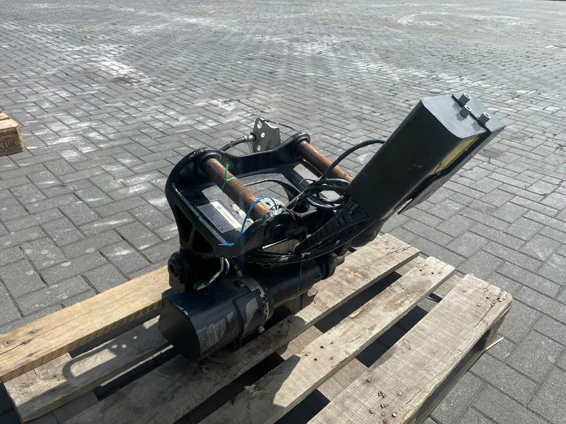 STEELWRIST STEELWRIST X06 S40 | TILT ROTATOR | VLS | FPL | RF | NEW / UNUSED - 틸트로테이터 건설기계 용 : 사진 5 STEELWRIST STEELWRIST X06 S40 | TILT ROTATOR | VLS | FPL | RF | NEW / UNUSED - 틸트로테이터 건설기계 용 : 사진 5