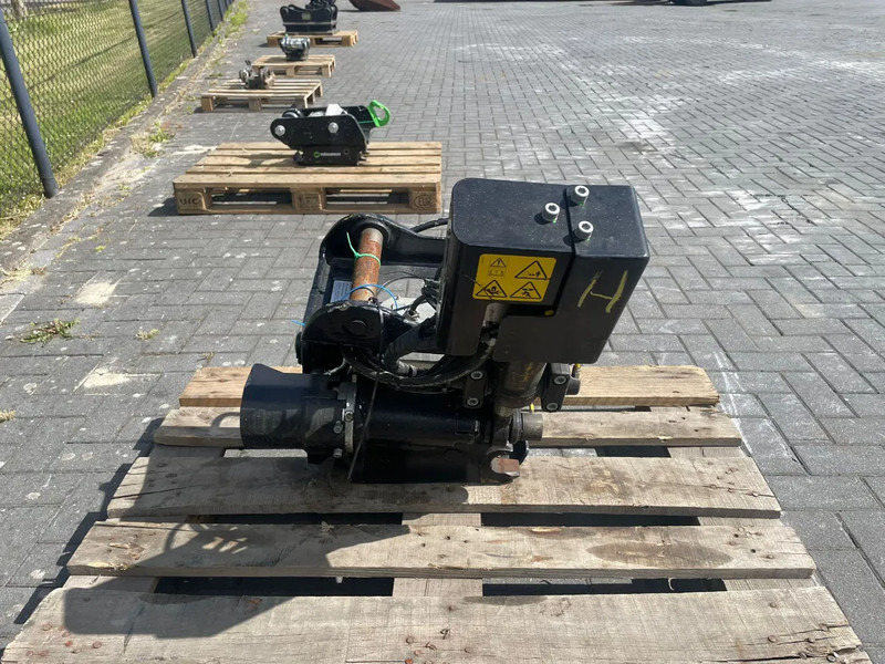 STEELWRIST STEELWRIST X06 S40 | TILT ROTATOR | VLS | FPL | RF | NEW / UNUSED - 틸트로테이터 건설기계 용 : 사진 4 STEELWRIST STEELWRIST X06 S40 | TILT ROTATOR | VLS | FPL | RF | NEW / UNUSED - 틸트로테이터 건설기계 용 : 사진 4
