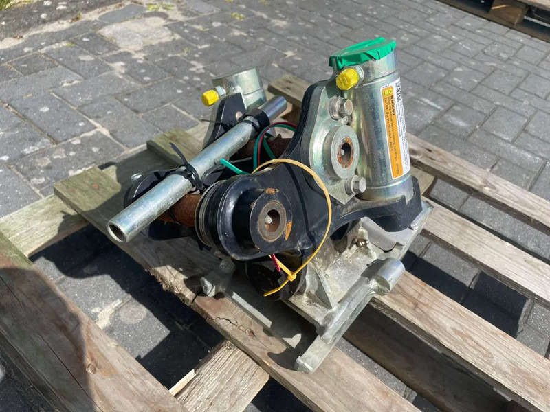 Sanderson STEELWRIST TMX S30 -180HA | TILT QUICKCOUPLER | TILTING COUPLER | NEW - 틸트로테이터 건설기계 용 : 사진 3 Sanderson STEELWRIST TMX S30 -180HA | TILT QUICKCOUPLER | TILTING COUPLER | NEW - 틸트로테이터 건설기계 용 : 사진 3