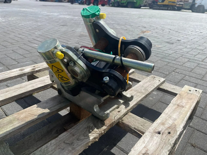 Sanderson STEELWRIST TMX S30 -180HA | TILT QUICKCOUPLER | TILTING COUPLER | NEW - 틸트로테이터 건설기계 용 : 사진 5 Sanderson STEELWRIST TMX S30 -180HA | TILT QUICKCOUPLER | TILTING COUPLER | NEW - 틸트로테이터 건설기계 용 : 사진 5