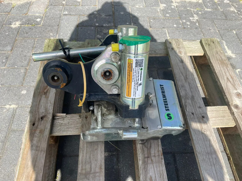Sanderson STEELWRIST TMX S30 -180HA | TILT QUICKCOUPLER | TILTING COUPLER | NEW - 틸트로테이터 건설기계 용 : 사진 2 Sanderson STEELWRIST TMX S30 -180HA | TILT QUICKCOUPLER | TILTING COUPLER | NEW - 틸트로테이터 건설기계 용 : 사진 2