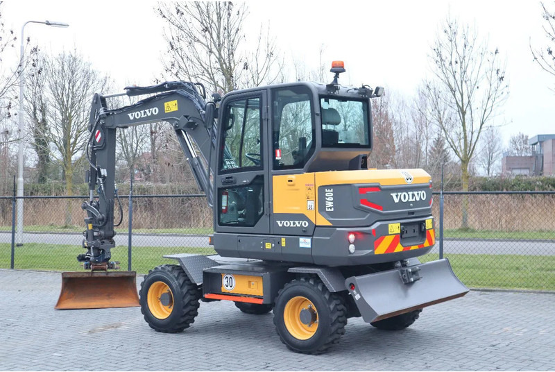 Volvo EW60E | DEMO | 30 KM/H | ROTOTILT + GRIPPER | BUCKET - 휠 굴삭기 : 사진 3 Volvo EW60E | DEMO | 30 KM/H | ROTOTILT + GRIPPER | BUCKET - 휠 굴삭기 : 사진 3