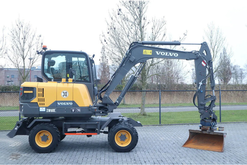 Volvo EW60E | DEMO | 30 KM/H | ROTOTILT + GRIPPER | BUCKET - 휠 굴삭기 : 사진 4 Volvo EW60E | DEMO | 30 KM/H | ROTOTILT + GRIPPER | BUCKET - 휠 굴삭기 : 사진 4