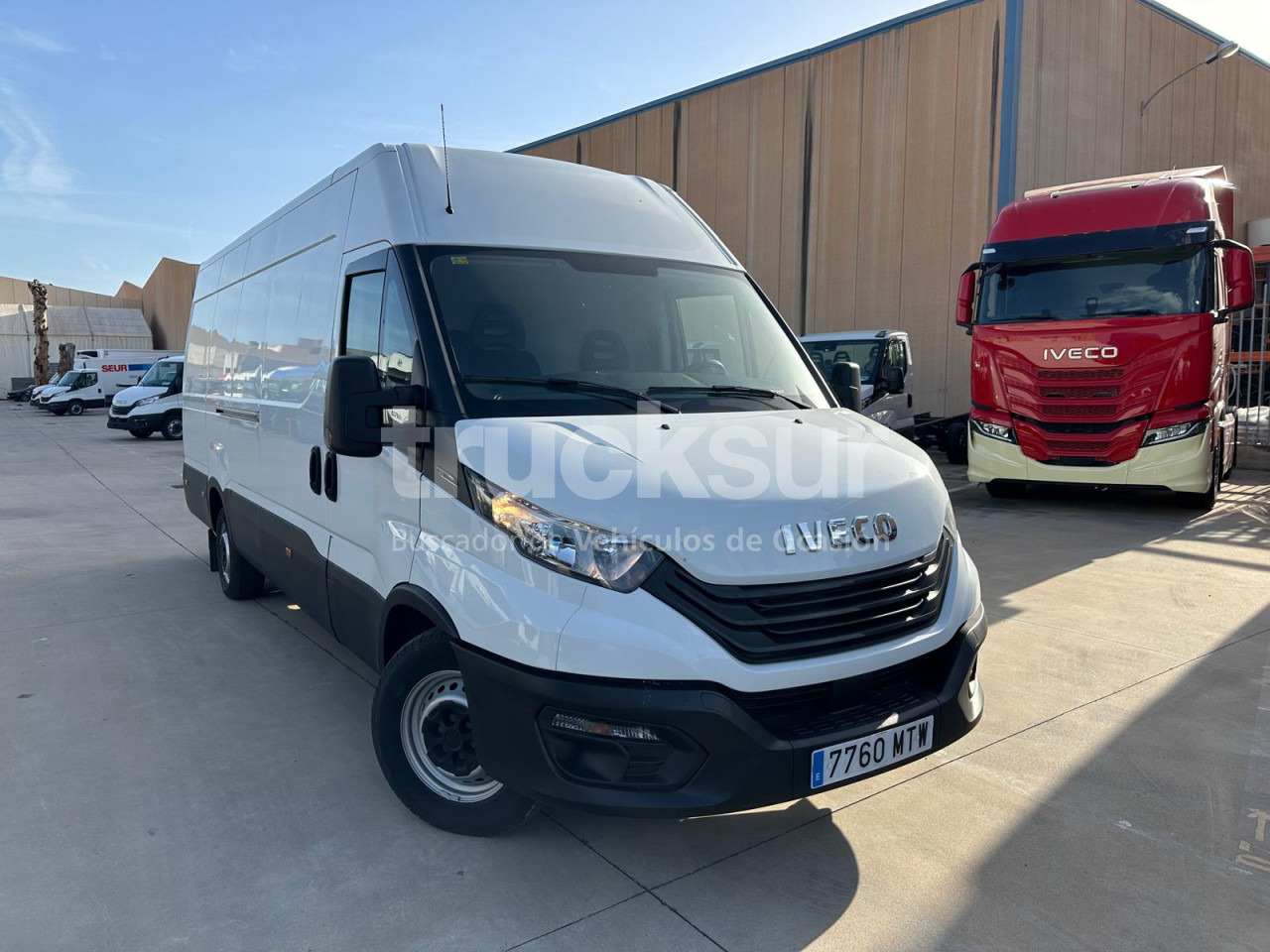 IVECO DAILY 35S16 F 16M3 - 박스 밴 : 사진 2 IVECO DAILY 35S16 F 16M3 - 박스 밴 : 사진 2