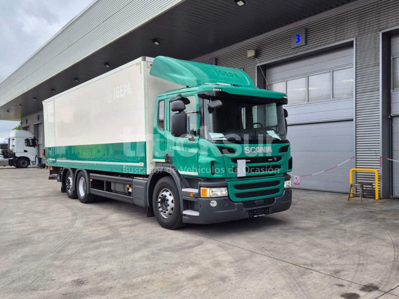 SCANIA P320.26 ejes 6x2*4 - 커튼사이더 트럭 : 사진 2 SCANIA P320.26 ejes 6x2*4 - 커튼사이더 트럭 : 사진 2