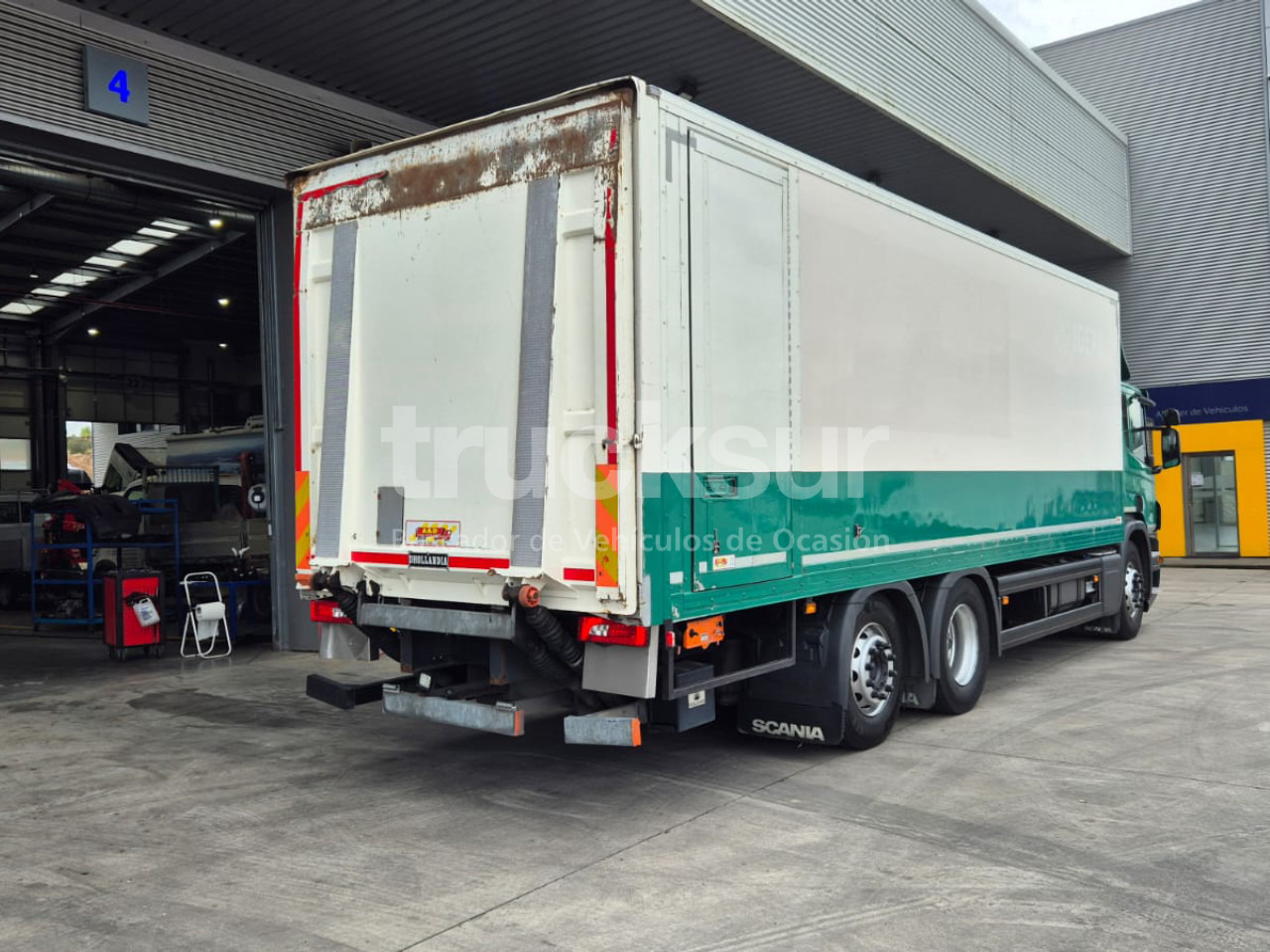 SCANIA P320.26 ejes 6x2*4 - 커튼사이더 트럭 : 사진 3 SCANIA P320.26 ejes 6x2*4 - 커튼사이더 트럭 : 사진 3