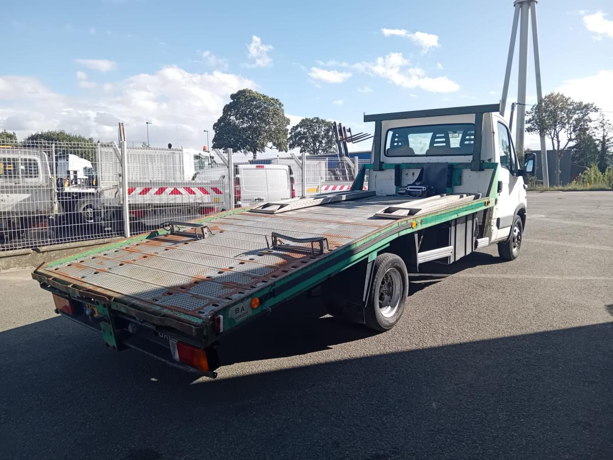 Iveco 35C14HPI - 견인 트럭 : 사진 2 Iveco 35C14HPI - 견인 트럭 : 사진 2