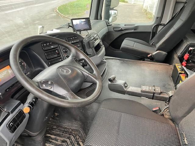 Interior photo 2: 후크 리프트 트럭 Mercedes Actros 2544 Interior photo 2: 후크 리프트 트럭 Mercedes Actros 2544