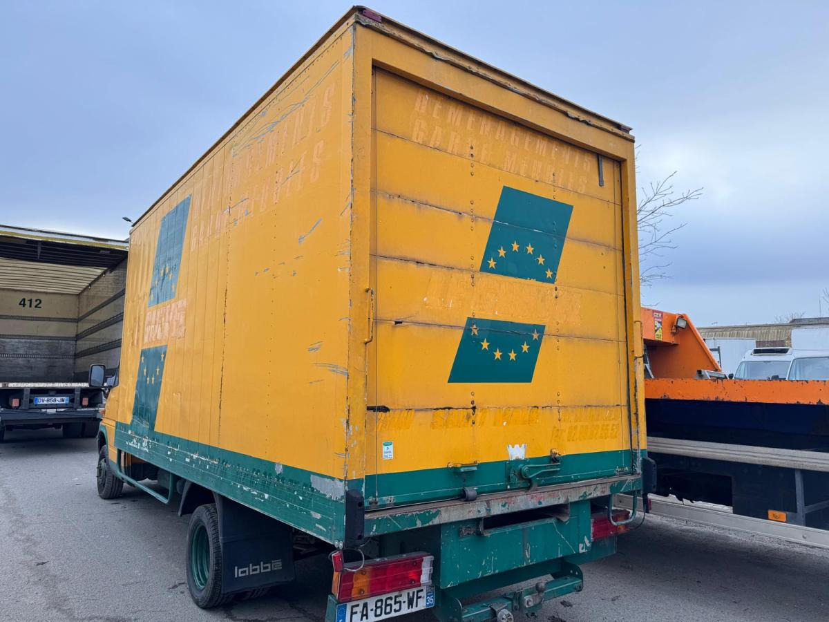 Mercedes Sprinter - 박스 밴 : 사진 3 Mercedes Sprinter - 박스 밴 : 사진 3