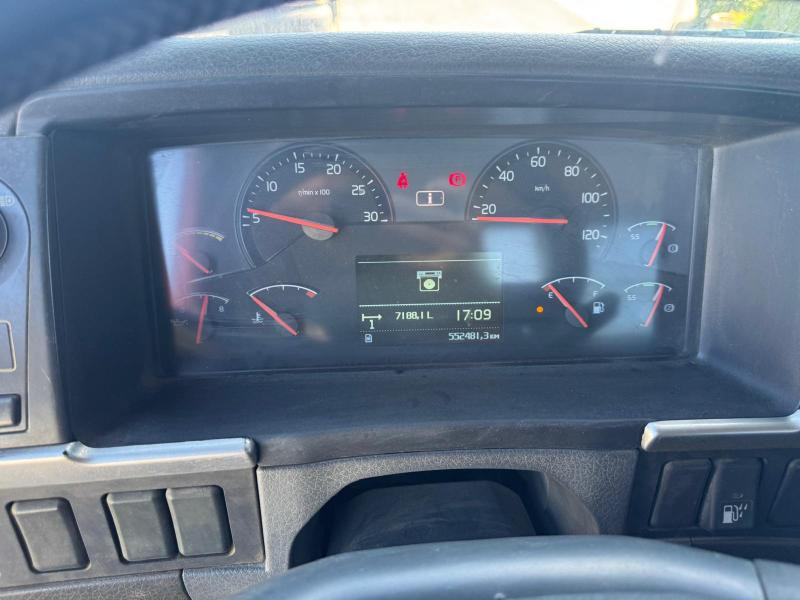 스킵 로더 트럭 Volvo FM 380 : 사진 16