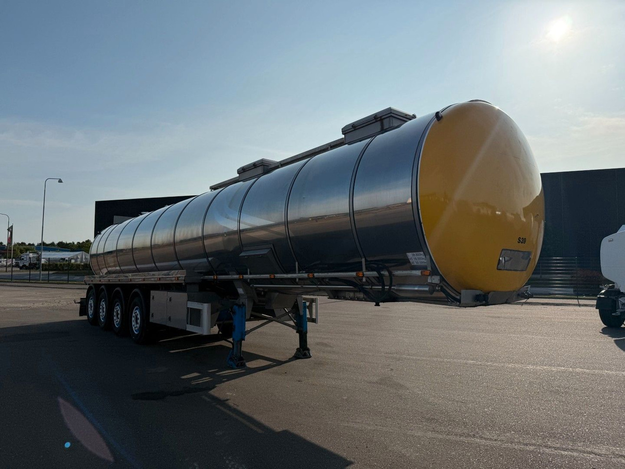Burg VM Tarm 4 axle 33.000 L Vogelsang - 유조 세미 트레일러 : 사진 2 Burg VM Tarm 4 axle 33.000 L Vogelsang - 유조 세미 트레일러 : 사진 2