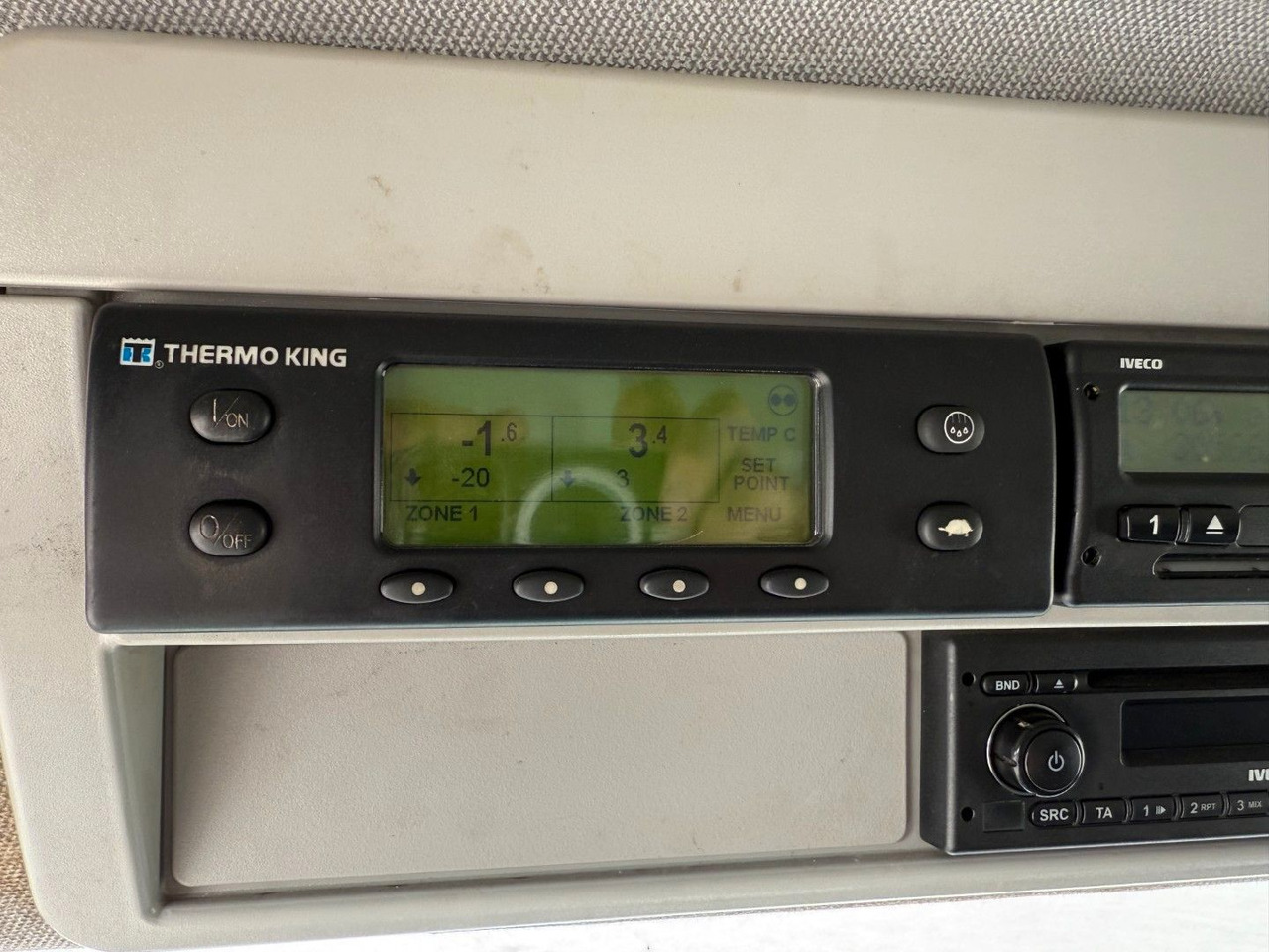 냉동탑차 Iveco 180E32 4x2 Schmitz / Thermo King T-1200R Spectru Iveco 180E32 4x2 Schmitz / Thermo King T-1200R Spectru : 사진 21