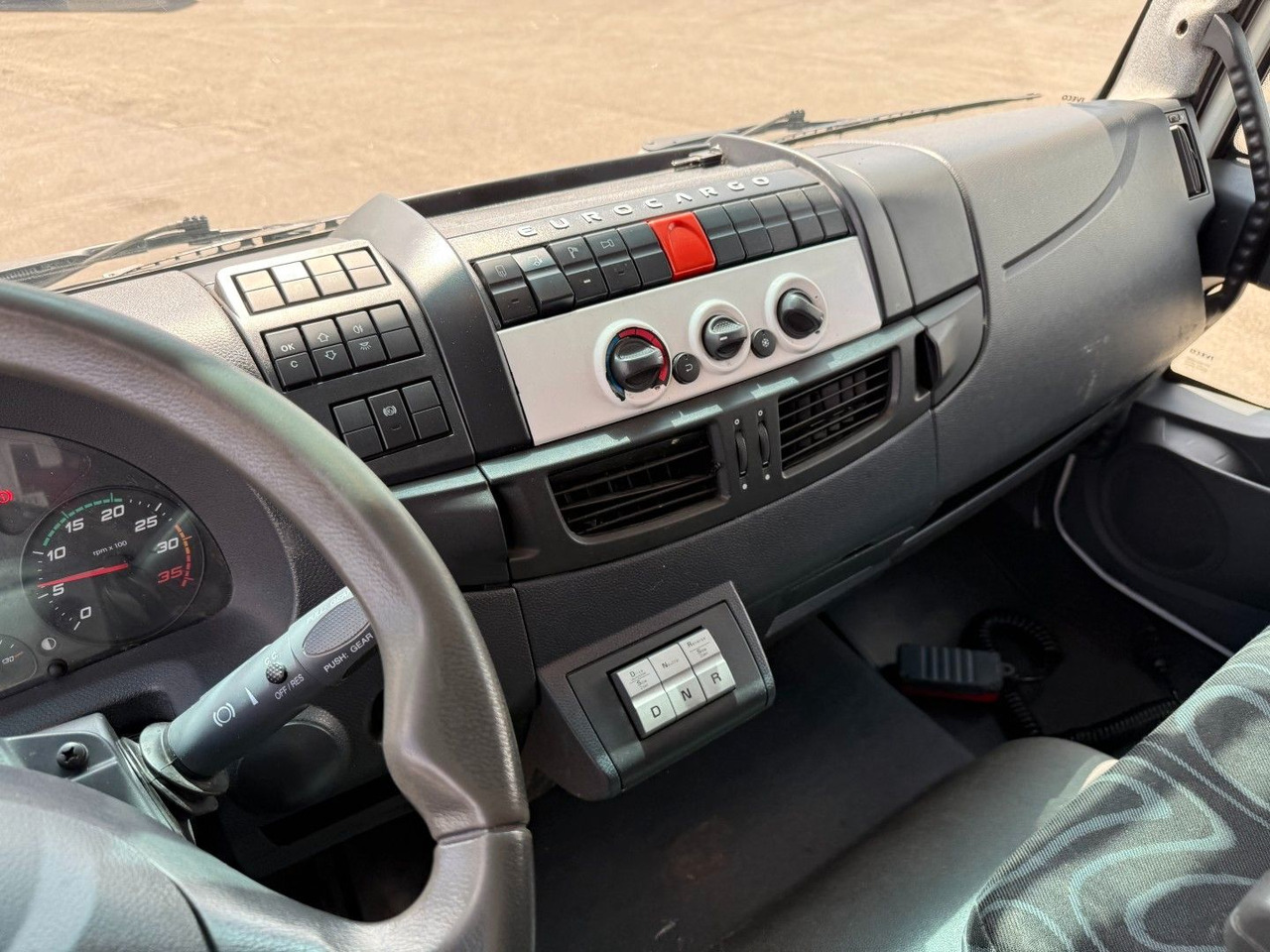 냉동탑차 Iveco 180E32 Schmitz / Thermo King T-1200R Spectrum Iveco 180E32 Schmitz / Thermo King T-1200R Spectrum : 사진 9