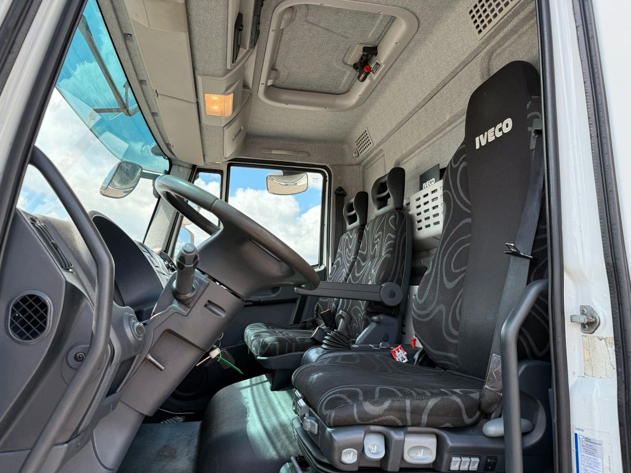 Iveco 180E32 Schmitz / Thermo King T-1200R Spectrum Iveco 180E32 Schmitz / Thermo King T-1200R Spectrum - 냉동탑차 : 사진 5 Iveco 180E32 Schmitz / Thermo King T-1200R Spectrum Iveco 180E32 Schmitz / Thermo King T-1200R Spectrum - 냉동탑차 : 사진 5