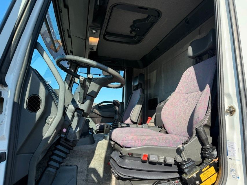 Iveco EuroTech Cursor 190E31 4x2 Tipper / HMF 1060 B3 - 크레인 트럭 : 사진 5 Iveco EuroTech Cursor 190E31 4x2 Tipper / HMF 1060 B3 - 크레인 트럭 : 사진 5