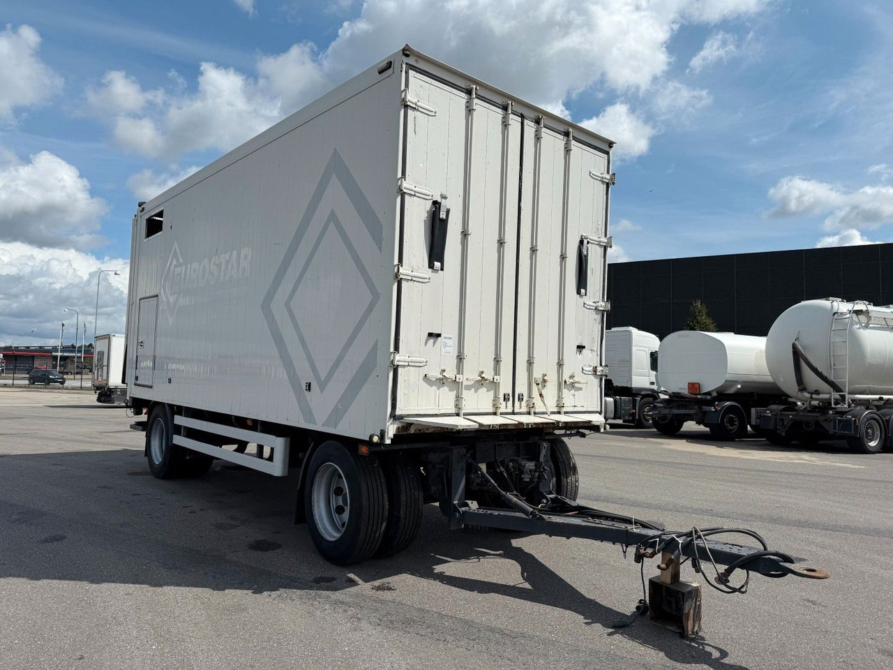 Kel-Berg 20 t. Alubox - Maschineramp Kel-Berg 2 axle 20 t. Alubox - Maschineramp - 밀폐형 박스 트레일러 : 사진 2 Kel-Berg 20 t. Alubox - Maschineramp Kel-Berg 2 axle 20 t. Alubox - Maschineramp - 밀폐형 박스 트레일러 : 사진 2