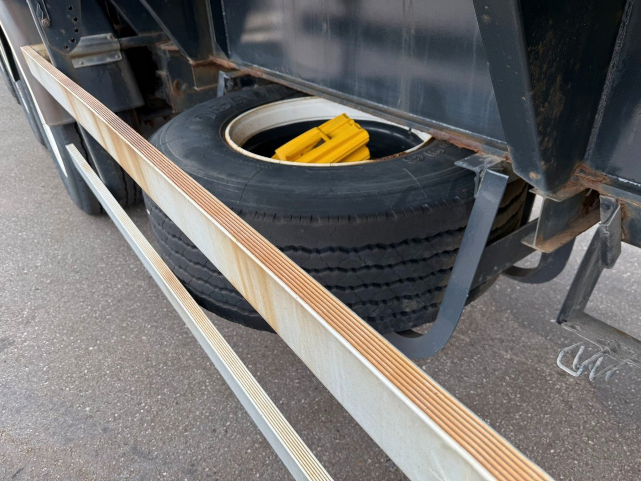 드롭사이드/ 플랫베드 세미 트레일러 Lag 3 axle 7 m. Extendable / Last Axle Steering : 사진 7