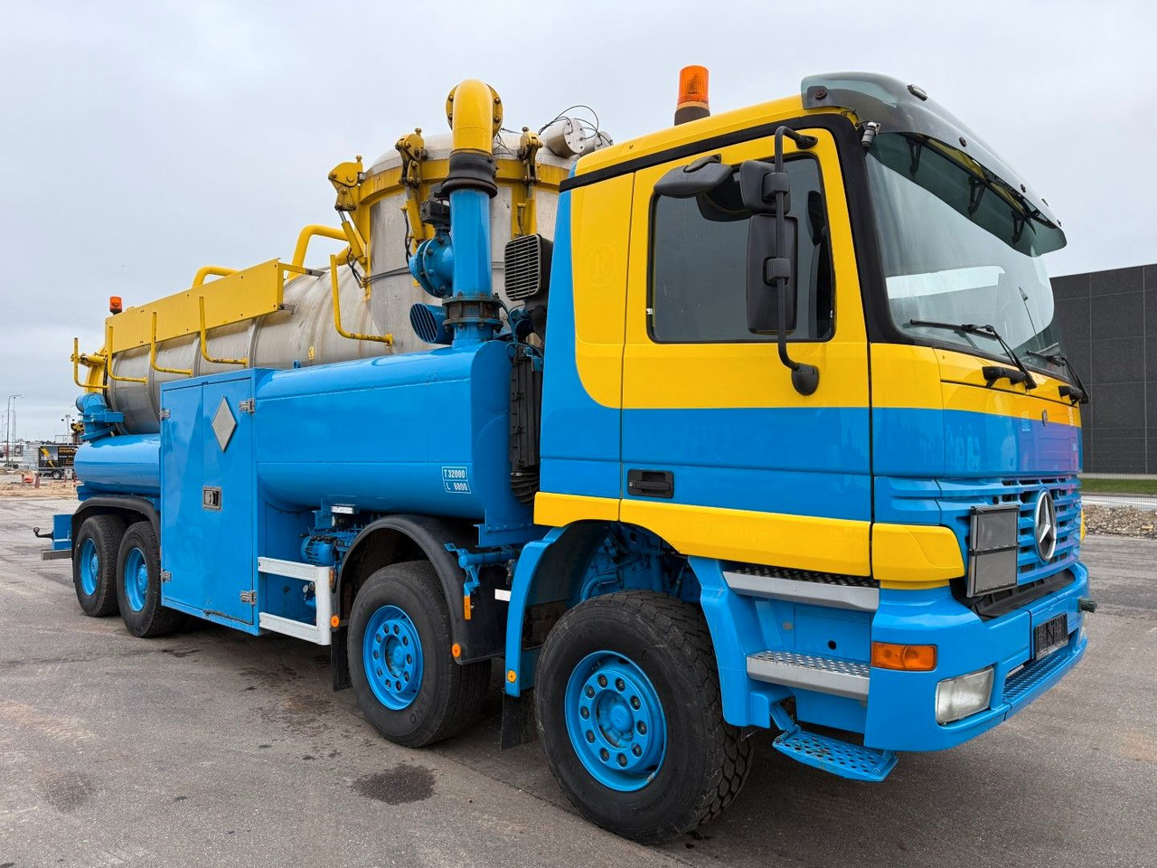 Mercedes-Benz Actros 4140 8x4 KOKS MEGAVAC 8000 ADR Dry Vac - 진공 흡입 트럭 : 사진 2 Mercedes-Benz Actros 4140 8x4 KOKS MEGAVAC 8000 ADR Dry Vac - 진공 흡입 트럭 : 사진 2